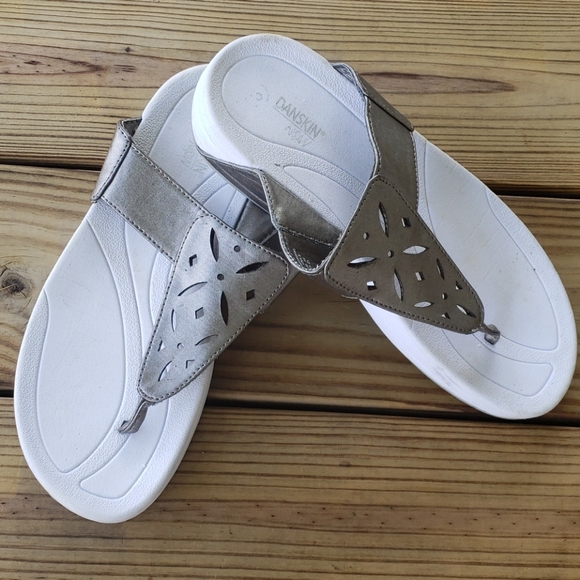 danskin now sandals